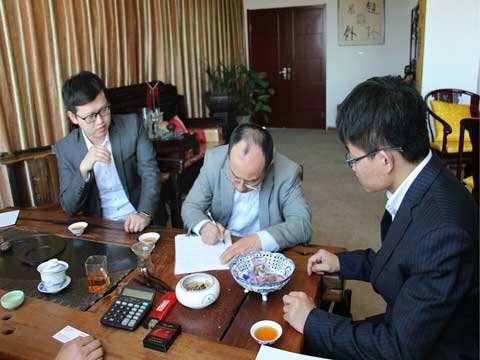 Japanese Customers Signing Contract With RS