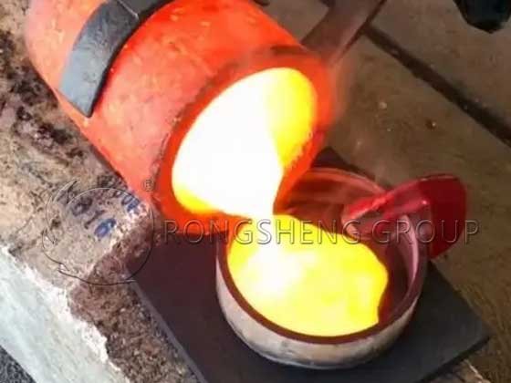 Crucible container for heating at high temperature